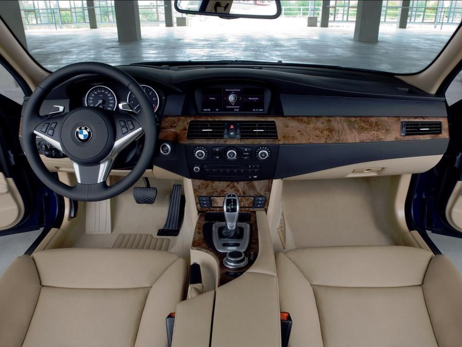  BMW 530i Touring 2007 года  (фото 20 из 46)